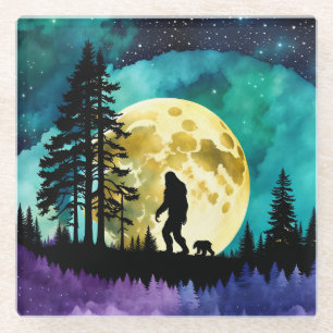 Sasquatch und Bär auf dem Berg Glasuntersetzer