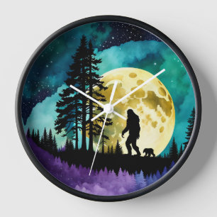 Sasquatch und Bär auf dem Berg Uhr