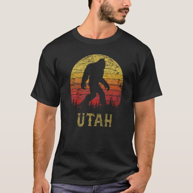 Sasquatch Utah Beehive State National Parks Mighty T-Shirt (Vorderseite)
