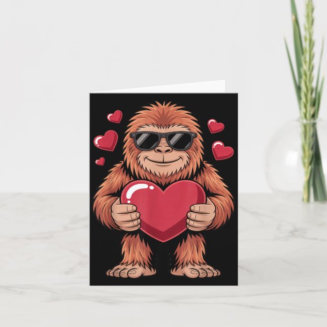 Sasquatch Valentine's Day - Bigfoot Heart Sungles  Karte (Vorderseite)