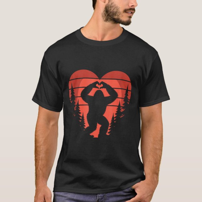 Sasquatch Valentine's Day - Bigfoot Heart Sungles  T-Shirt (Vorderseite)