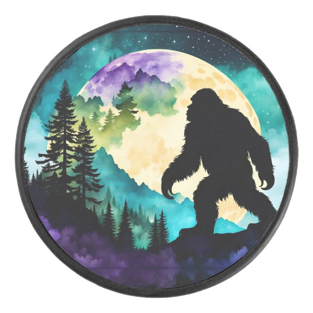 Sasquatch Vollmond auf dem Berg II Eishockey Puck (Vorderseite)
