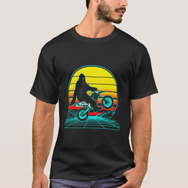 Sasquatsche auf Motorrad-Vaporwave T-Shirt (Vorderseite)