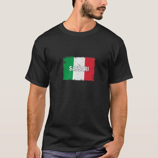 Sassari Italien Stadt mit italienischer Flagge T-Shirt (Vorderseite)