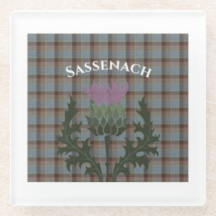 Sassenach mit Scottish Thistle über Fraser Tartan Glasuntersetzer