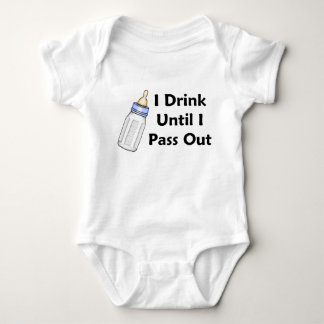 Sassy Baby Boy Flasche Ich trinke bis ich ausgehe Strampler