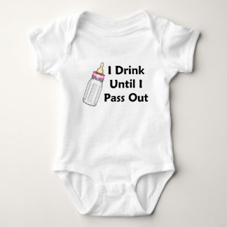 Sassy Baby Girl Flasche Ich trinke bis ich ausgehe Strampler