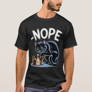 Sassy Black Cat mit Crown & "NOPE" Quote T-Shirt