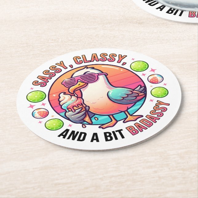 Sassy, Classy und ein bisschen Badassy Runder Pappuntersetzer (Angewinkelt)