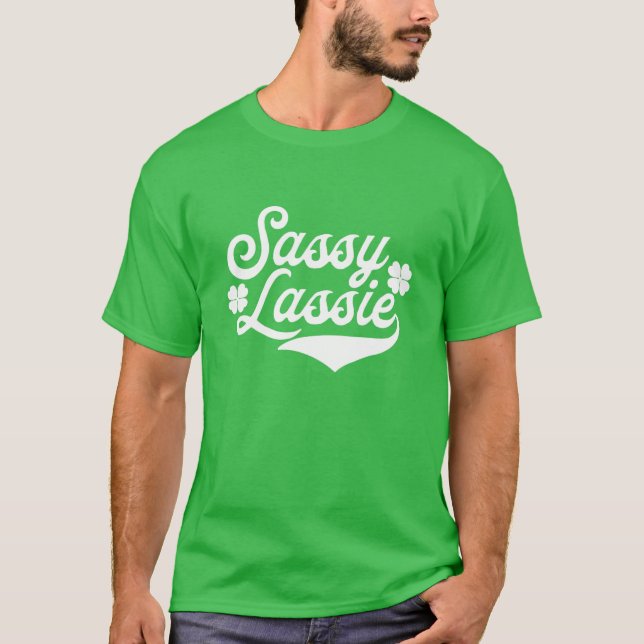 Sassy Lassie Kleeblatt St Patricks Day Men Gi T-Shirt (Vorderseite)