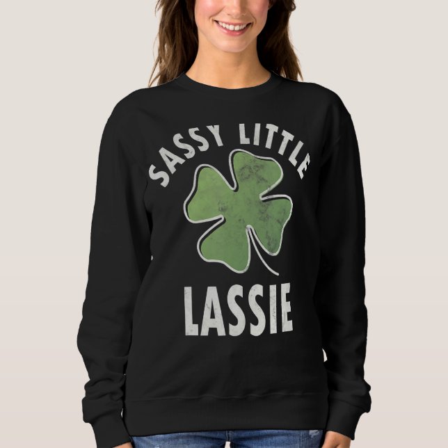 Sassy Little Lassie St. Patricks Day Sweatshirt (Vorderseite)
