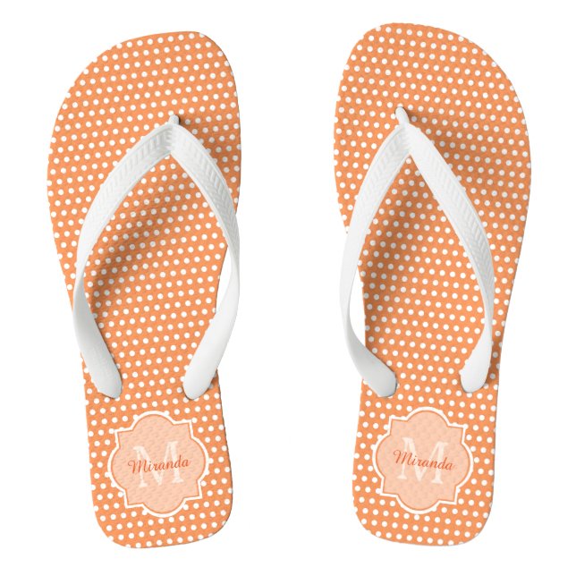 Sassy Orange Polka Dots Monogramm mit Namen Flip Flops (Fußbett)