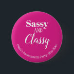 Sassy Pink Junggeselinnen-Abschied Button<br><div class="desc">Holen Sie sich das Party mit dem Funny Sassy und Classy Pink Junggeselinnen-Abschied Button gestartet! Dieses Accessoire ist ideal, um Ihrem Junggeselinnen-Abschied eine Touch Spaß und Spaß hinzuzufügen. Mit seinen rosa- und weißen Farben können Sie sie mit Ihrer eigenen Textnachricht anpassen, unabhängig davon, ob es sich um den Namen der...</div>