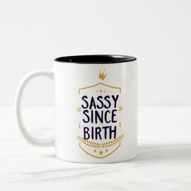 Sassy seit der Geburt humorvoll Zweifarbige Tasse (Links)