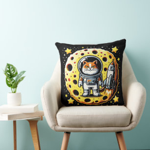 Sassy Space Cat - Astronaut auf einer Käse-Mondque Kissen