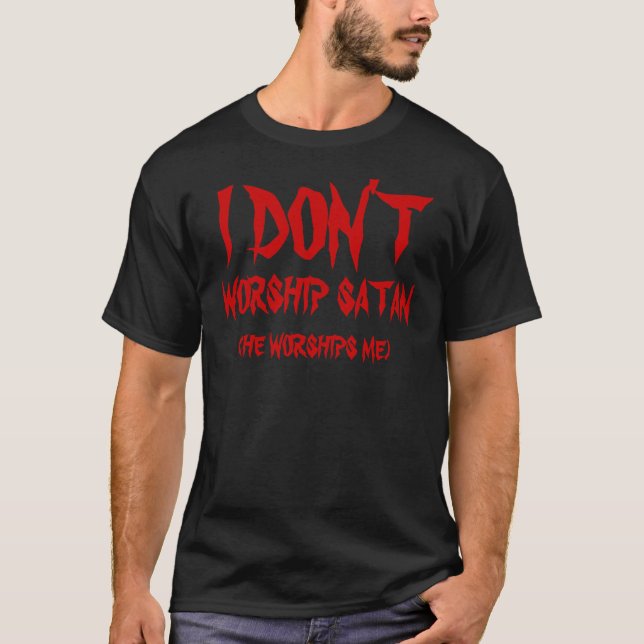 Satan betet mich Shirt an (Vorderseite)