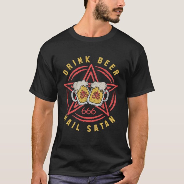 Satanic Beer Drinking Baphomet for Devil Worshippe T-Shirt (Vorderseite)