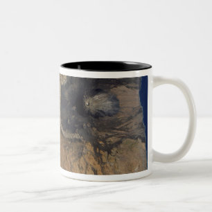 Satellitenansicht des Monte Fogo Zweifarbige Tasse