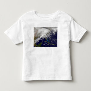 Satellitenansicht eines enormen Wintersturms Kleinkind T-shirt