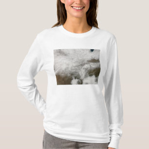 Satellitenansicht eines schweren Wintersturms T-Shirt