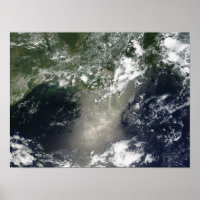 Satellitenansicht von Streifen und Ölbändern