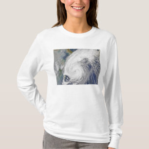 Satellitenbild eines Taifuns T-Shirt