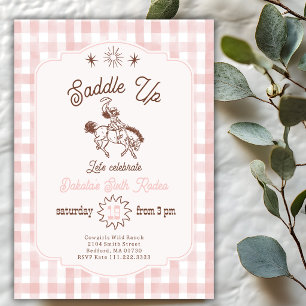 Sattel auf Rodeo Cowgirl Rosa Gingham Geburtstag Einladung