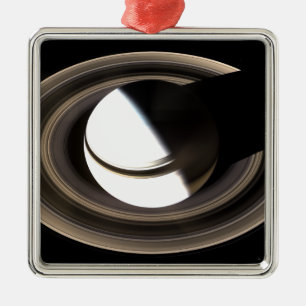 Saturn 2 ornament aus metall