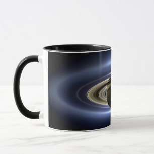 Saturn. Der Tag Erde lächelte Tasse