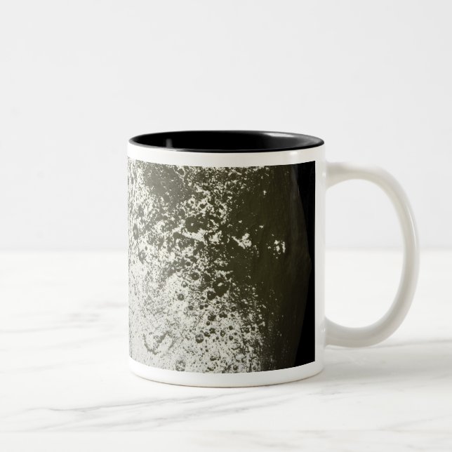 Saturn-Mond-Iapetus 2 Zweifarbige Tasse (Rechts)