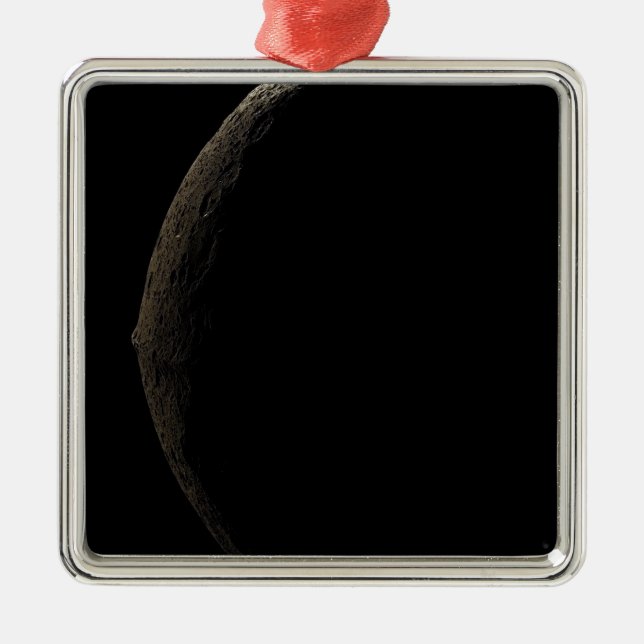 Saturn Mond Iapetus Ornament Aus Metall (Vorne)