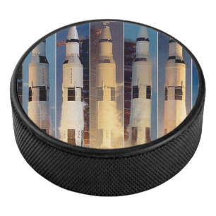 Saturn V Moon Rocket startet Eishockey Puck