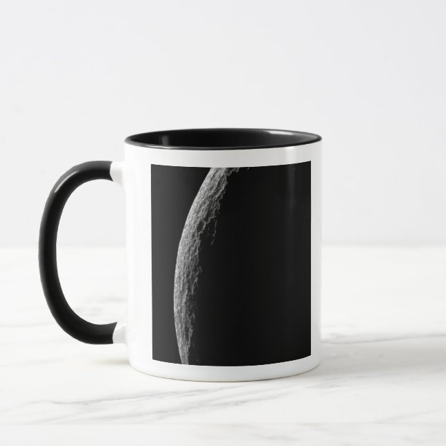 Saturns Tethys Tasse (Links)