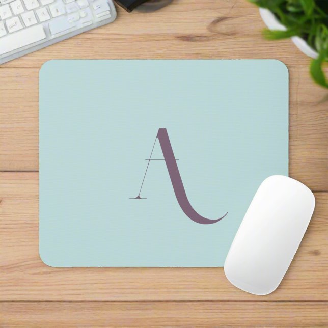 Saubere Anfangsbezeichnung Typografie Pastel Blau  Mousepad (Von Creator hochgeladen)