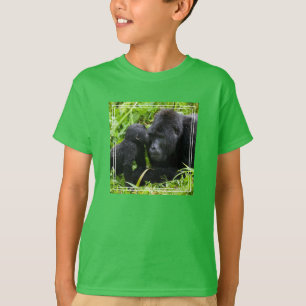 Säuglings-Berggorilla küsst Silberrücken-Gorilla T-Shirt