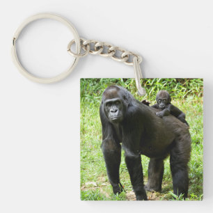 Säuglings-Tiefland-Gorilla auf der Rückseite der Schlüsselanhänger
