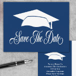 Save the Date Abschluss - Einfache Blue School Ankündigungspostkarte<br><div class="desc">Diese modernen,  blauen Abschluss speichern die Dattelkarten sind eine stilvolle Möglichkeit,  Ihren bevorstehenden Abschluss zu feiern. Die Karten sind eine perfekte Möglichkeit,  um Ihren bevorstehenden Abschluss zu gedenken,  und sind ideal für den Versand an Freunde und Verwandte.</div>