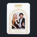 Save the Date Black Gold Stilvolle Art Deco Hochze Magnet<br><div class="desc">Save the Date Black Gold Stilvolle Script Art Deco Wedding Magnet bietet Ihr Lieblings-Foto in einem goldenen Bogen auf einem weißen Hintergrund. Personalisieren Sie Ihren Text,  indem Sie den Text in den dafür vorgesehenen Textfeldern bearbeiten. Entwickelt für Sie von ©Evco Studio www.zazzle.com/store/evcostudio</div>