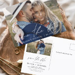 Save the Date Boho Minimalistisch Foto Modern Postkarte<br><div class="desc">Mit unserer Save the Date Boho Minimalistisch Foto Modern Postcard erfassen Sie die Essenz Ihrer Liebe. Diese Postkarte ist eine Mischung aus zeitgenössischem Minimalismus und böhmischem Charme und ist somit die perfekte Wahl für Ihre kommende Hochzeit. Diese Postkarte mit Ihrem hochgeschätzten Foto in der Verlobung wird zu einer greifbaren Erinnerung,...</div>