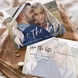 Save the Date Boho Minimalistisch Foto Modern Postkarte<br><div class="desc">Mit unserer Save the Date Boho Minimalistisch Foto Modern Postcard erfassen Sie die Essenz Ihrer Liebe. Diese Postkarte ist eine Mischung aus zeitgenössischem Minimalismus und böhmischem Charme und ist somit die perfekte Wahl für Ihre kommende Hochzeit. Diese Postkarte mit Ihrem hochgeschätzten Foto in der Verlobung wird zu einer greifbaren Erinnerung,...</div>