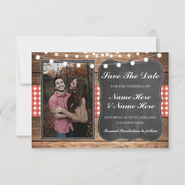 Save the Date Chalk Wood Rustic Red Karo Foto (Vorderseite)