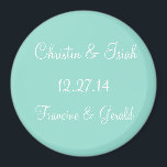 Save the Date Einfache Single-Farbe Magnet<br><div class="desc">Save the Date runde Monogram-Magnete mit Bride's Name, Groom's Name and Wedding Date Personalizable Solid Color Style Option - whimiscal und individualisiert Solid Color Option - Pale Robin Egg Blue Einfache Single Farbe Ergänzung personalisierbare Magnete sind genau das Richtige für den Versand an eingeladene Hochzeitsgäste, da Hochzeiten speichern das Datum...</div>