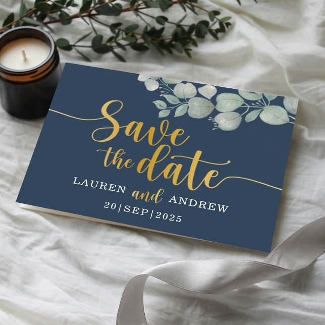 Save the Date Eukalyptus Navy & Gold Wedding Postkarte (Von Creator hochgeladen)