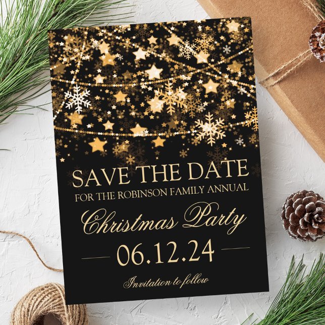 Save the Date Gold Winter Holiday String Lights Ankündigungspostkarte (Save The Date Gold Winter Holiday String Lights Announcement Postcard)
