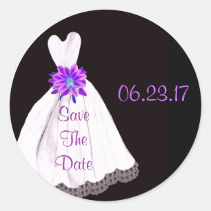 Save the Date - Hochzeitskleid mit LILA Bouquet Runder Aufkleber