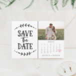 Save the Date Kalender Rustikal Gezeichnet Karte<br><div class="desc">Herzlichen Glückwunsch zu Ihrer Verlobung! Mit unserem rustikalen Kalender sparen Sie die Termine! Klicken Sie auf den Button "Personalisieren" - dann auf "Weitere Anpassung anklicken", um mit Ihrem Layout zu beginnen! Bearbeiten Sie einfach den Kalender und verschieben Sie das Herz zu Ihrem Datum! Dieses Produkt enthält Bilder, die durch eigene...</div>
