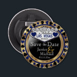 Save the Date Las Vegas Style - Dunkelblau  Flaschenöffner<br><div class="desc">Heiraten Sie bald? Eine lustige und einzigartige Art, Ihre Hochzeitspläne bekannt zu geben. Save the Date für Ihre Hochzeit ein Flaschenöffner bereit für Sie zu personalisieren. Mit den Worten "Save the Date" in einem Las Vegas Stil in Imitaten metallisches Gold, dunkelblau und schwarz Design. ✔ Hinweis: Nicht alle Vorlagenbereiche müssen...</div>