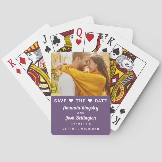 Save the Date Lila Hochzeitsszenario-Foto Spielkarten (Rückseite)