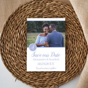 Save the Date lila Monogramm-Foto Ankündigung