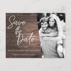 Save the Date Modernes Script Rustic Wood Foto Ankündigungspostkarte